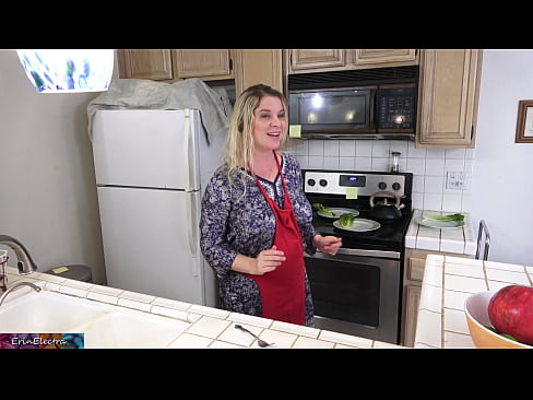 ❤️ Stepmom milking him in the kitchen before his date. Porno at en-gb.sexuria-net.ru ❌️
